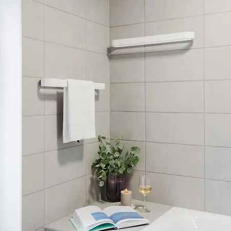 Apartment Days - Attic 1bdr - Workspace - Garage - Smichov Prague