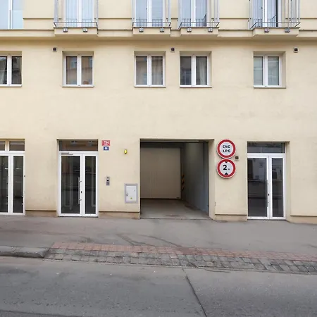 Appartement Days - Attic 1bdr - Workspace - Garage - Smichov *